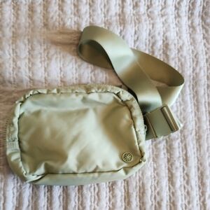 Sleek Green Waist Bag Gaiam